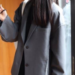 きちんと感×こなれ感を両立。羽織るだけで整う「グレージャケット」コーデ