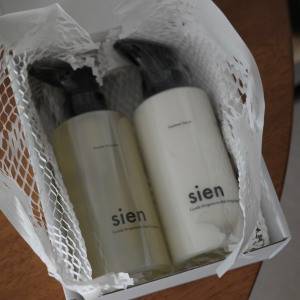 頭皮すっきり扱いやすい髪へ。ヘッドスパ気分も味わえる「Sien」のヘアケアセット