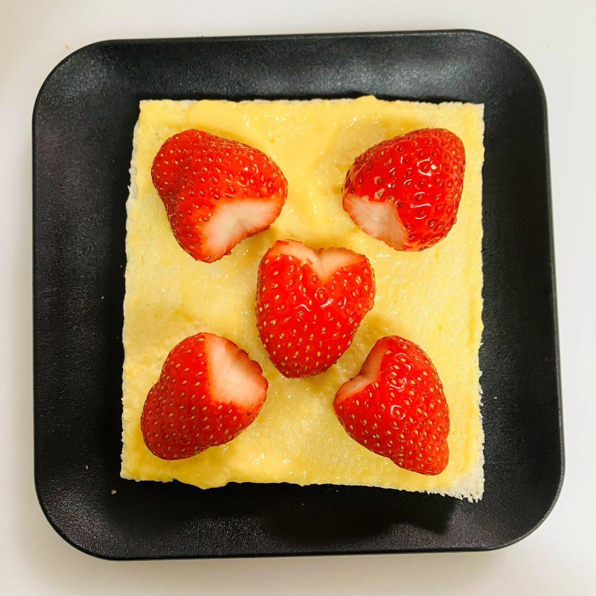 フジパン公式の「簡単いちごカスタードサンド」のレシピ