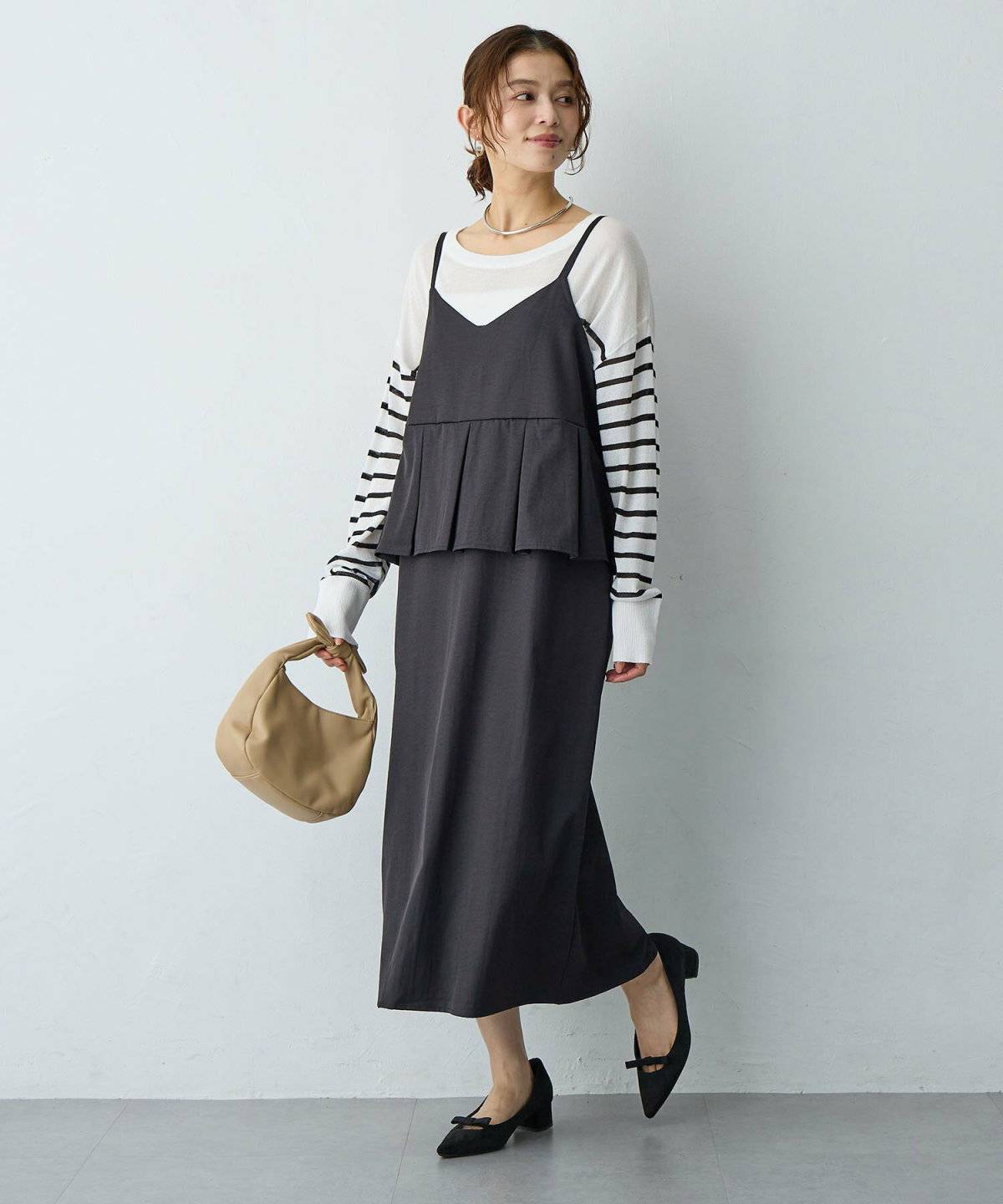 ワンピースを着た女性