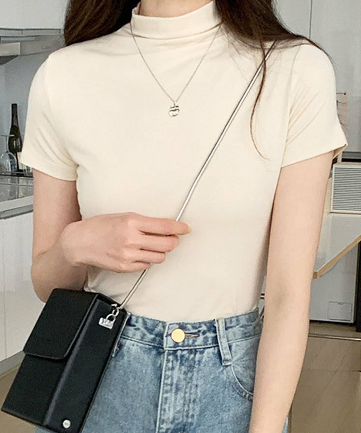 初夏コーデの女性