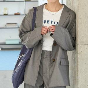 スタイルアップを目指す！低身長さんにおすすめのTシャツの形って？