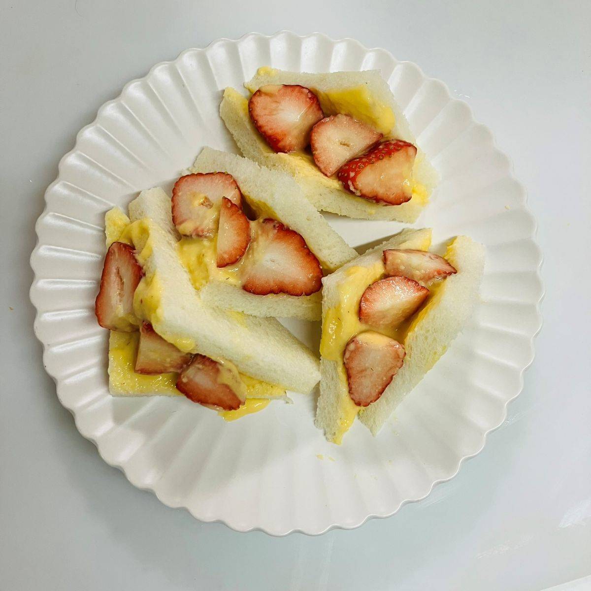 フジパン公式の「簡単いちごカスタードサンド」のレシピ