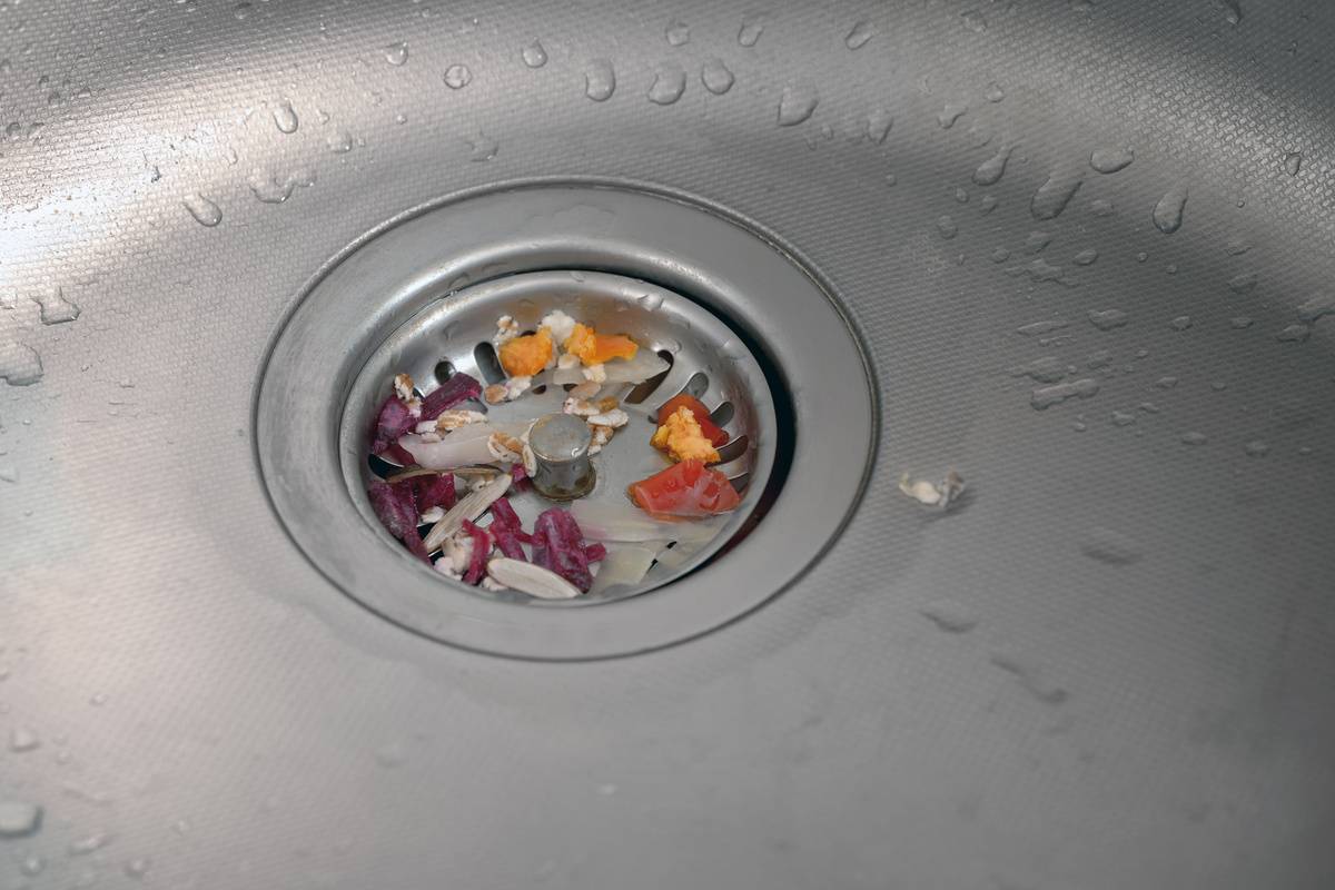 キッチン　家庭運　下がる　排水口の汚れ