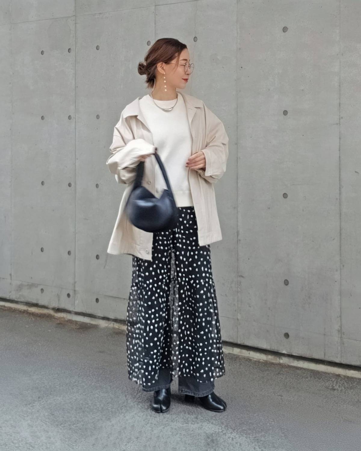 シアー素材のロングスカートを重ね着する♡