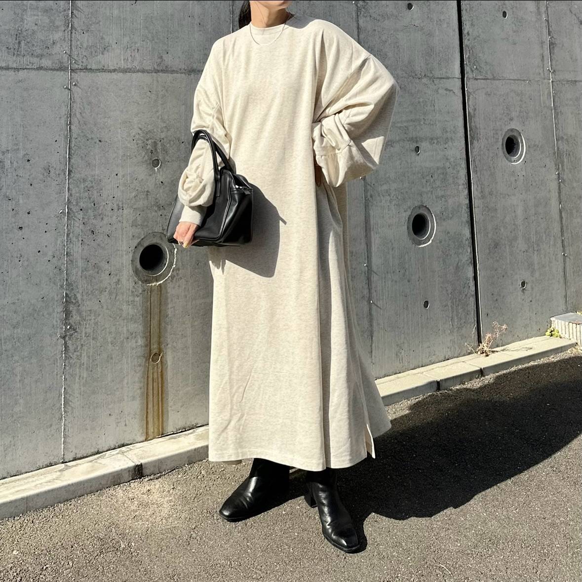 ベージュ×黒で上品に♪