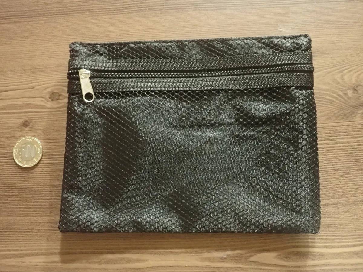 DAISO(ダイソー):メッシュケース(3ポケット両面タイプ、B6、黒)