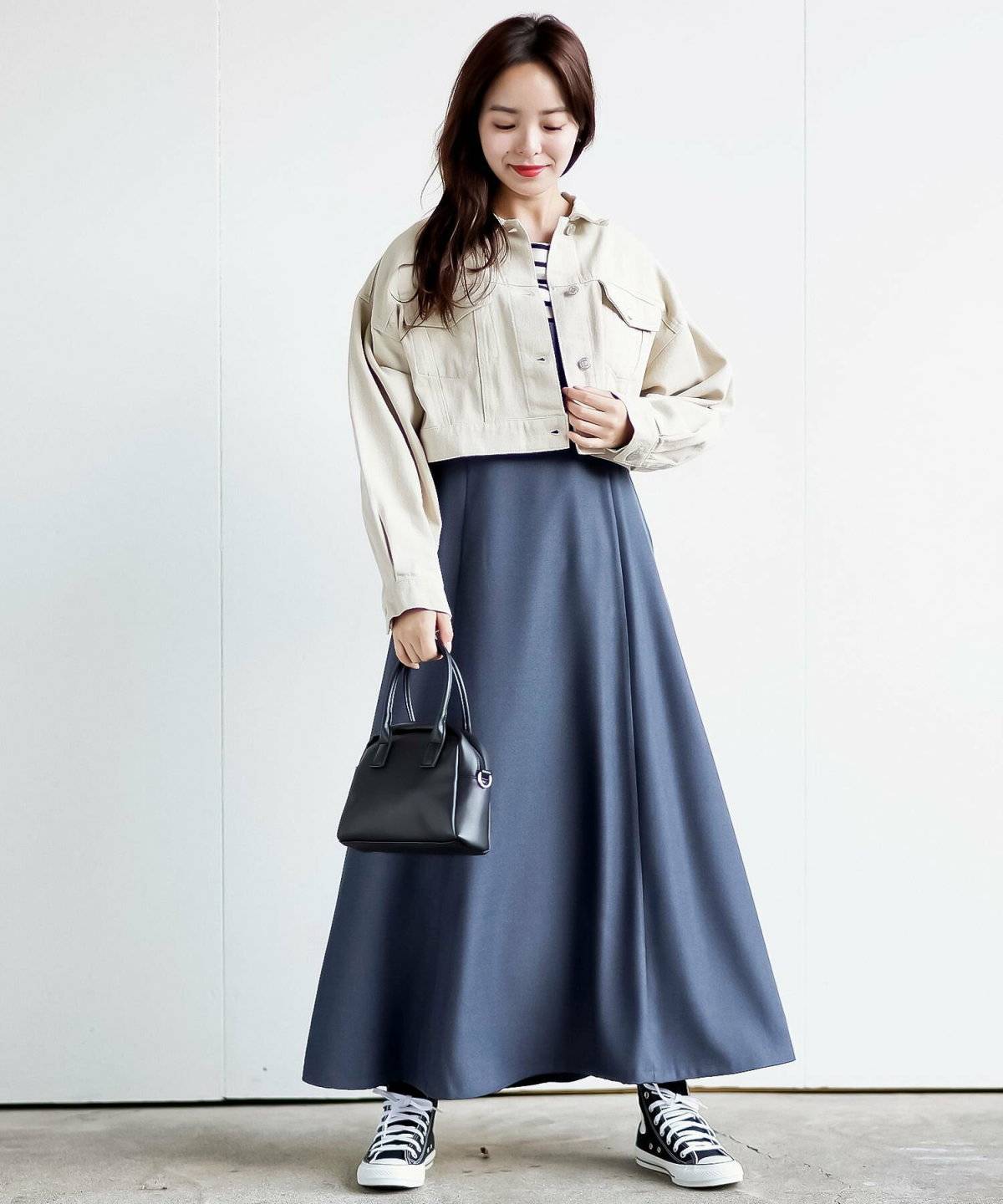 春コーデの女性