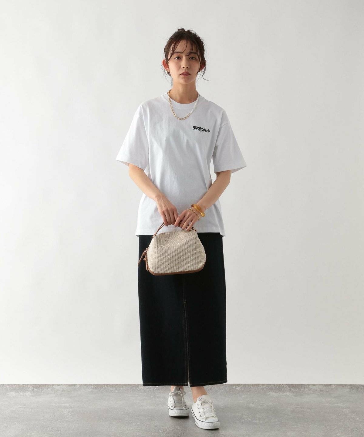 夏コーデの女性