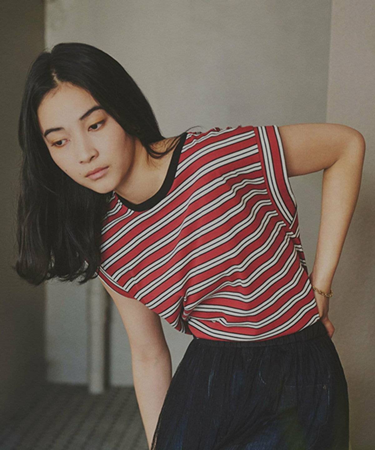 夏コーデの女性