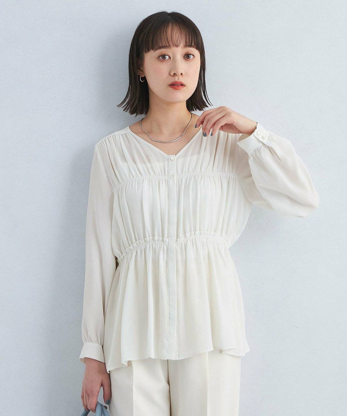 春コーデの女性