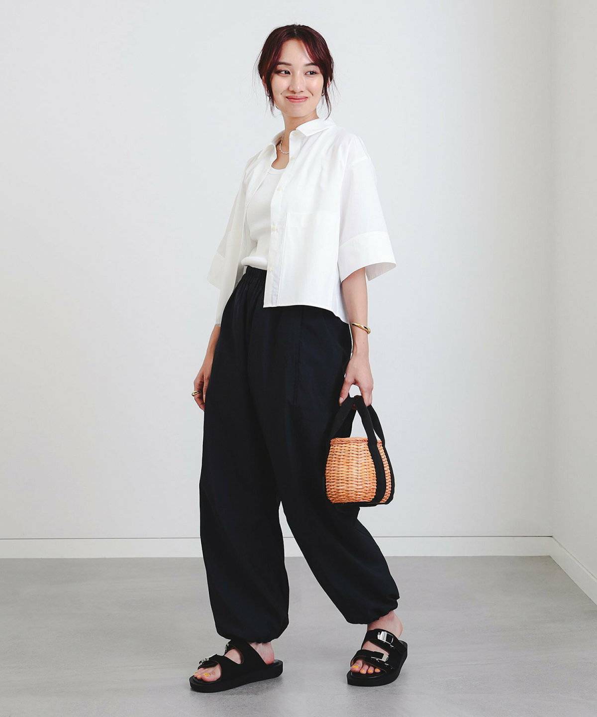 夏コーデの女性