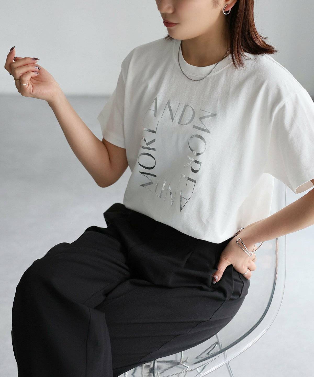 夏コーデの女性