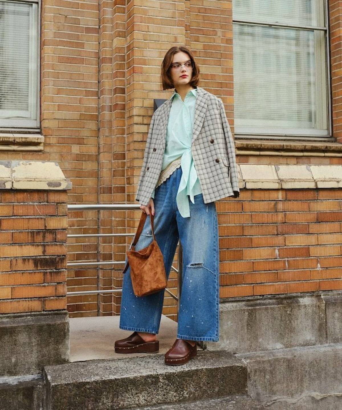 夏コーデの女性