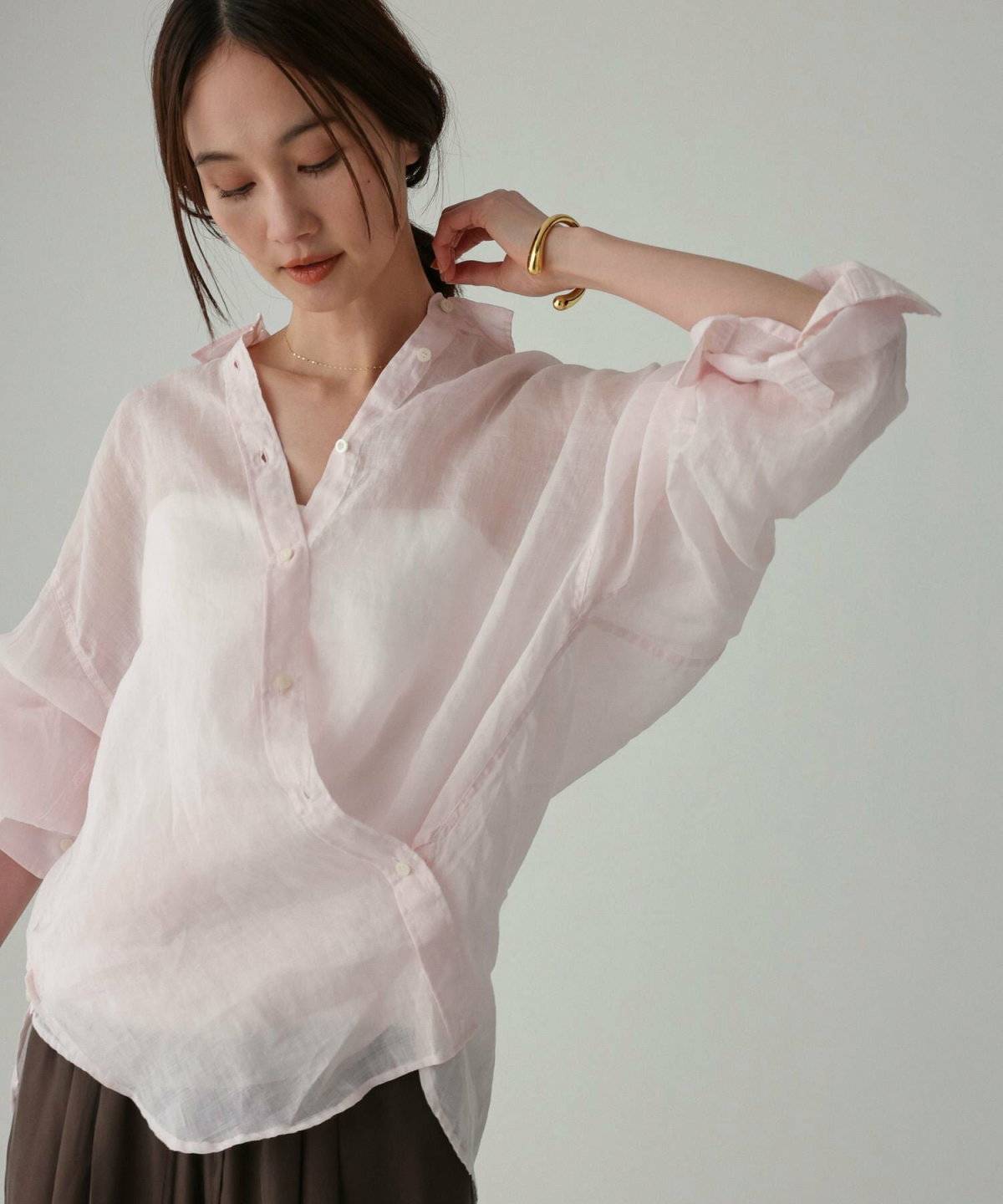 夏コーデの女性