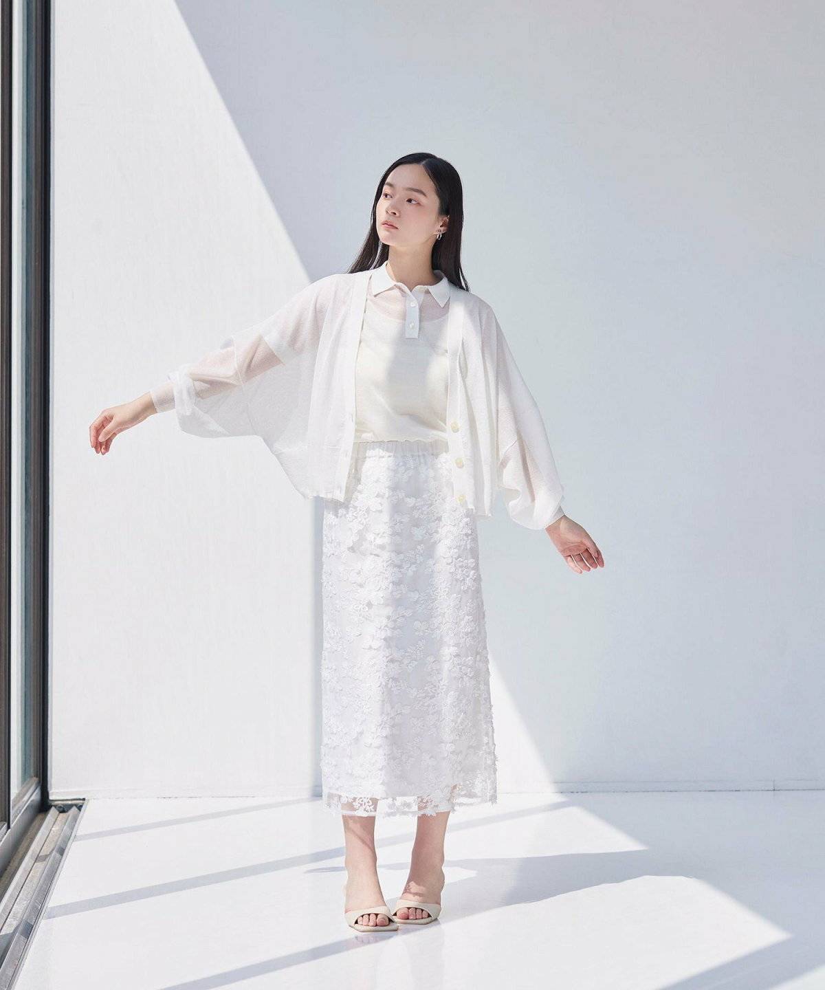 初夏コーデの女性