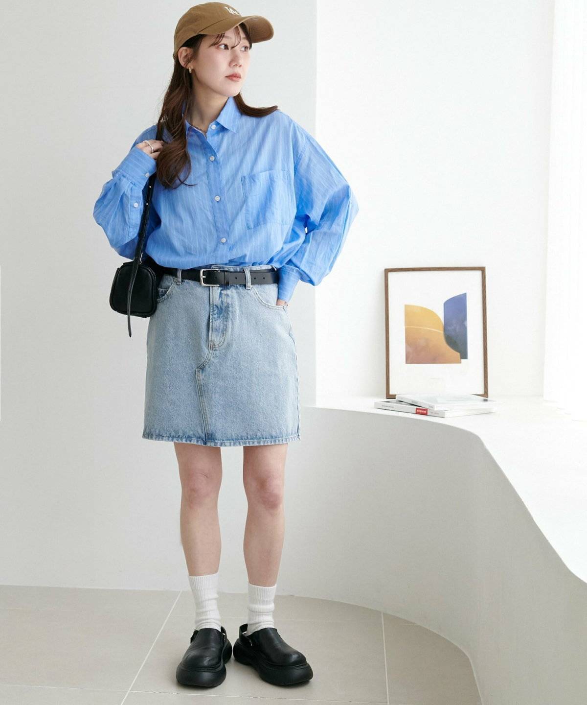 初夏コーデの女性