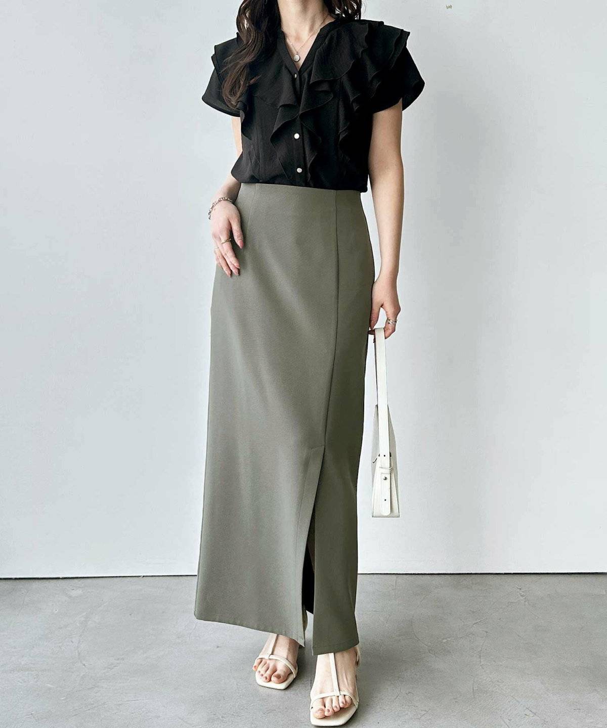 初夏コーデの女性