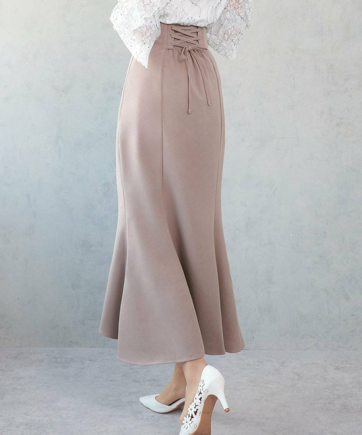 初夏コーデの女性