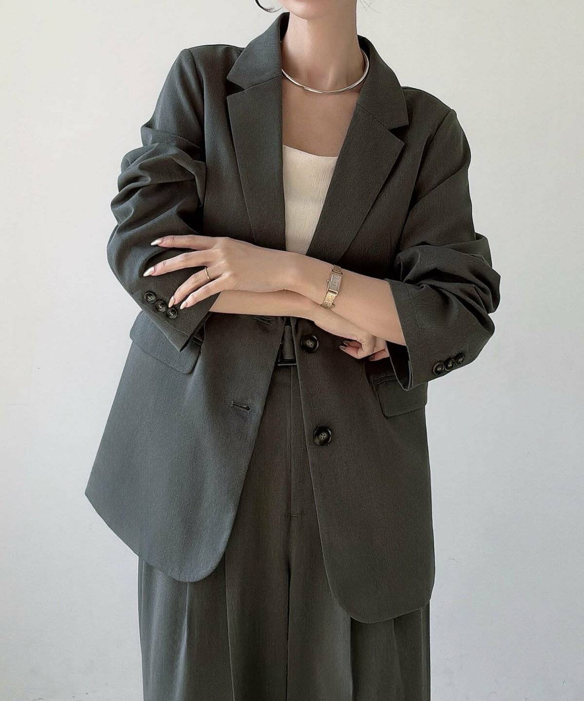 春コーデの女性