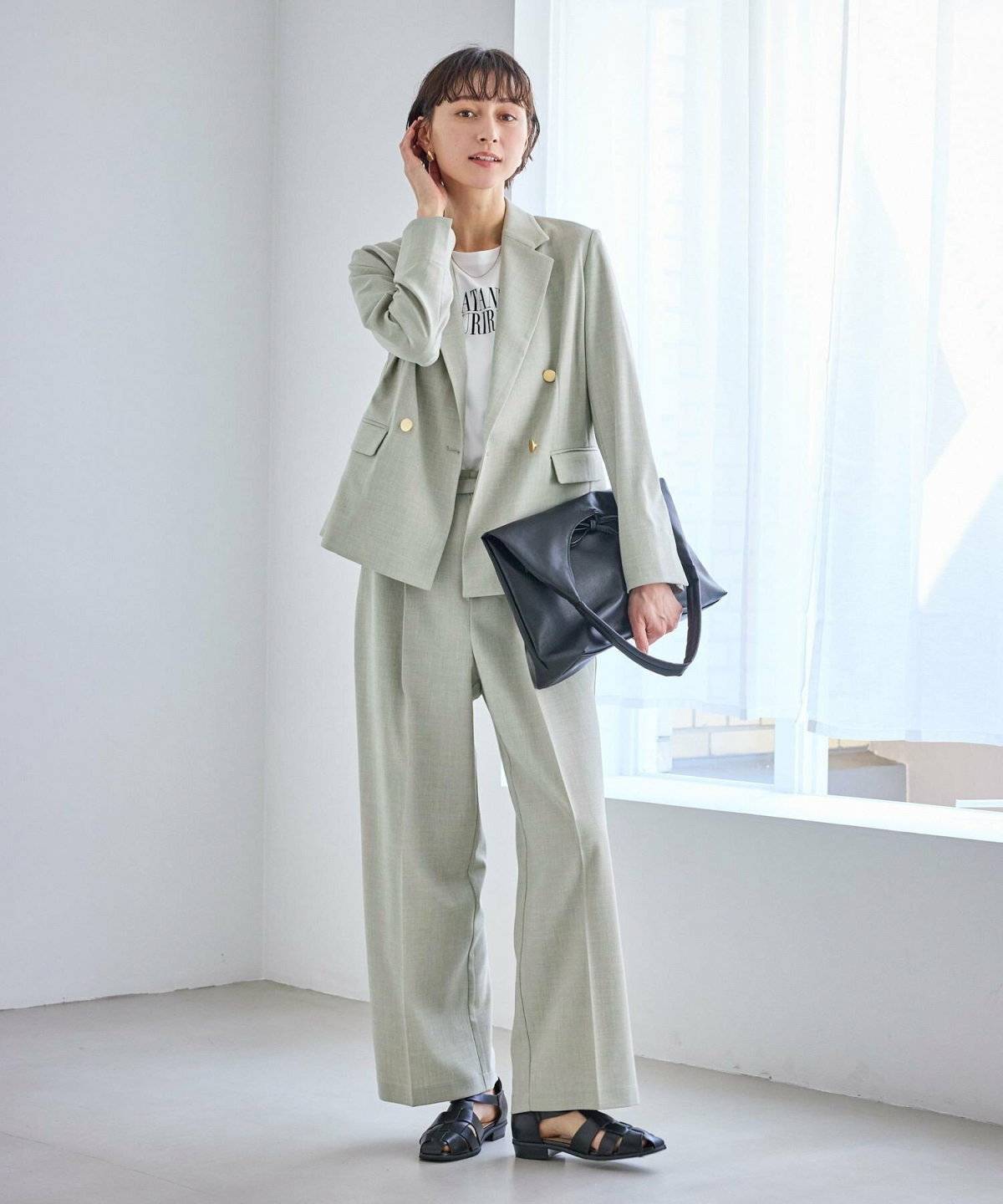 春コーデの女性