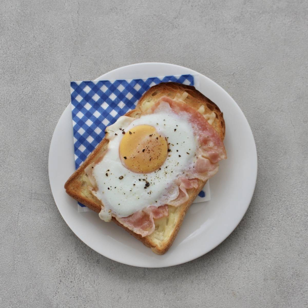 パスコ公式の「ベーコンエッグトースト」のレシピ