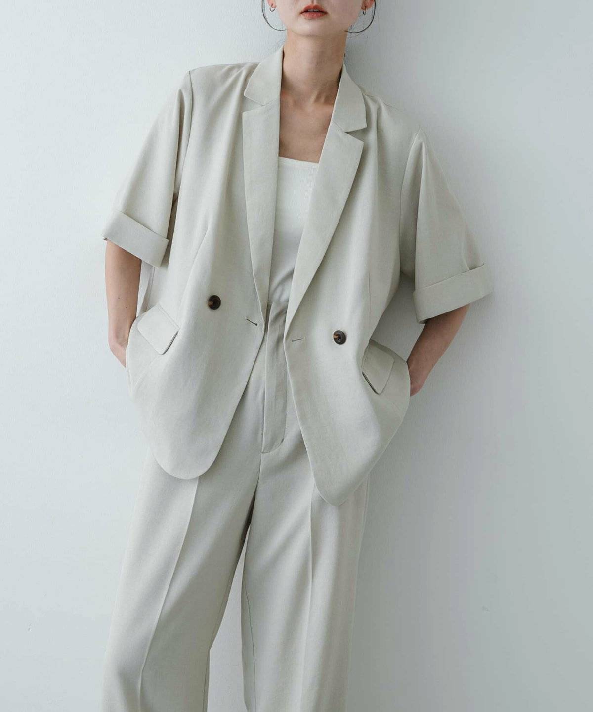 春コーデの女性