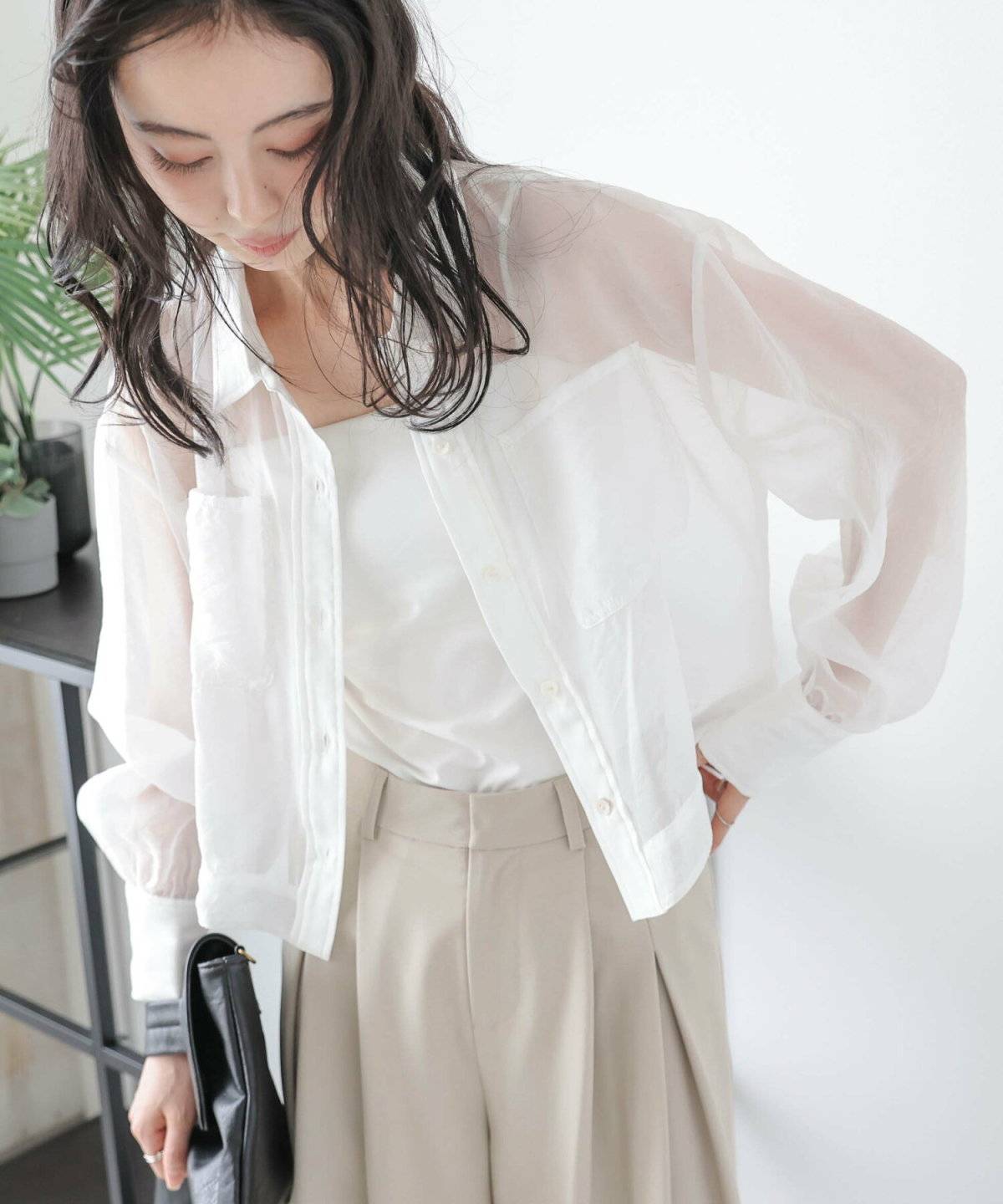 春コーデの女性