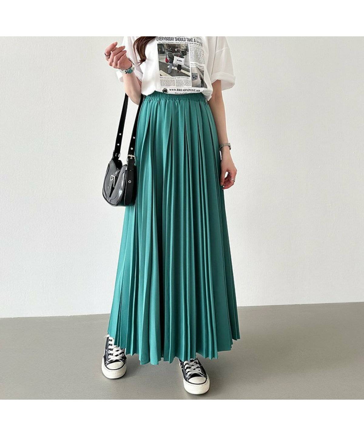 春コーデの女性