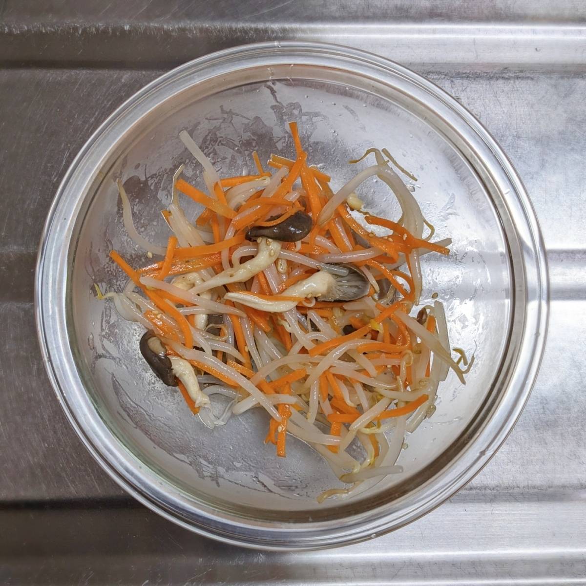 JAグループ公式の「もやししめじ人参ナムル」のレシピ