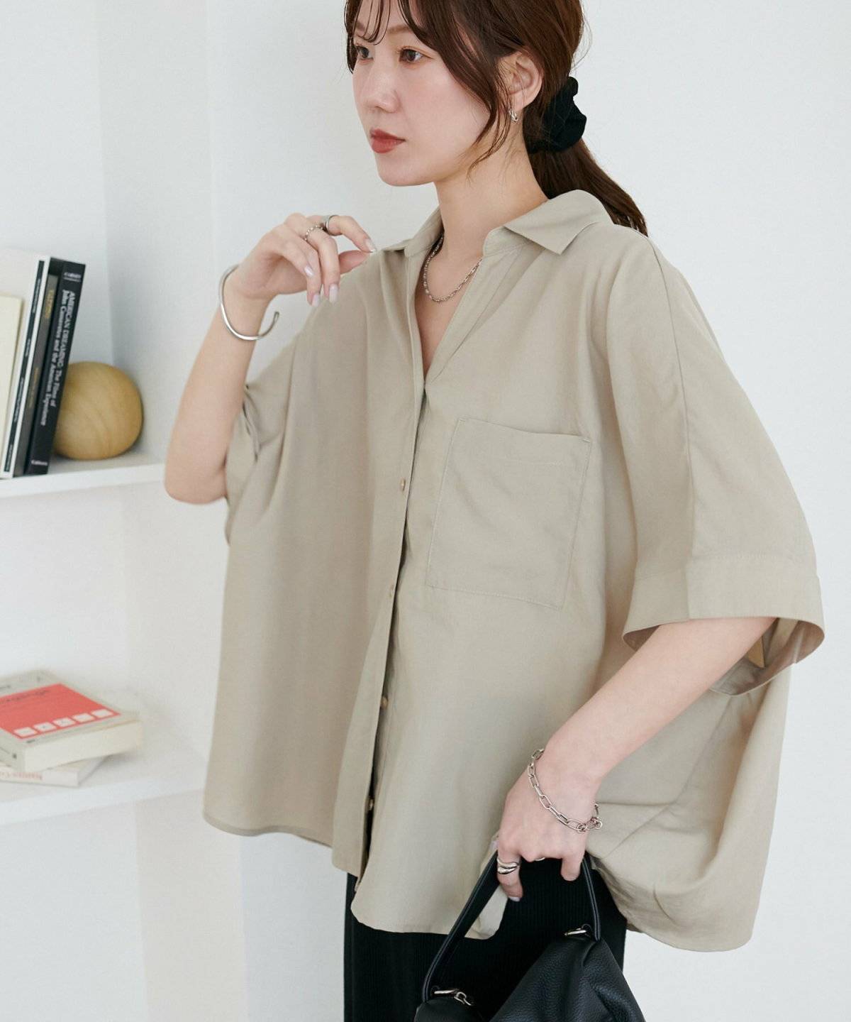 春コーデの女性