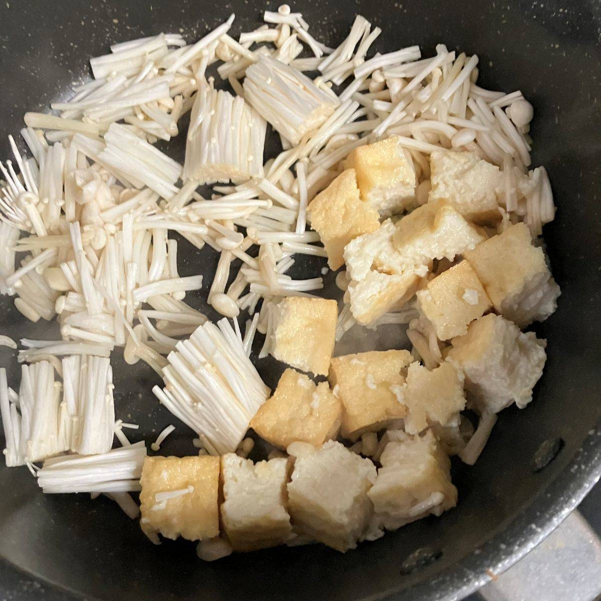 JAグループ公式の「エノキと豆腐と海苔の炒り卵」のレシピ