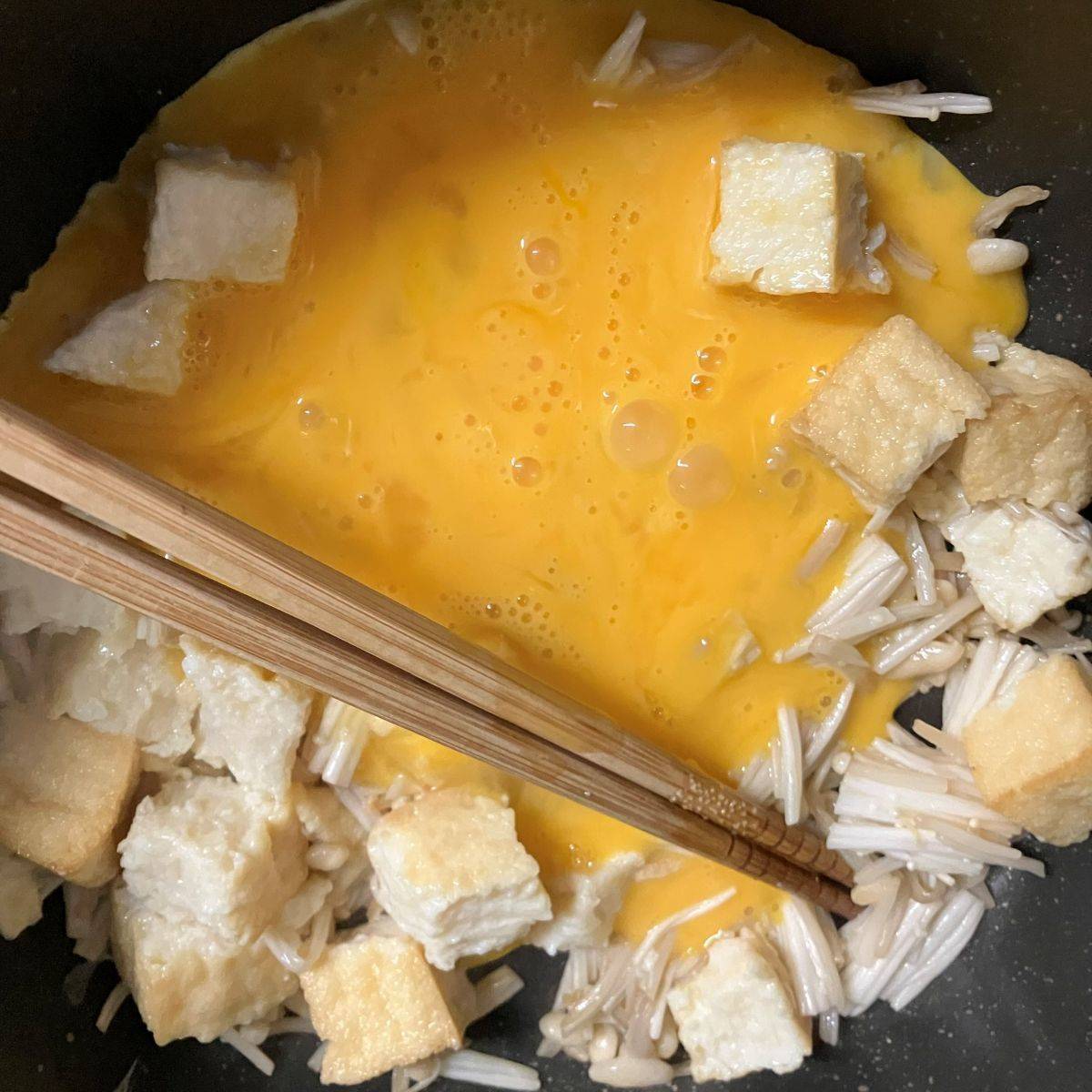 JAグループ公式の「エノキと豆腐と海苔の炒り卵」のレシピ