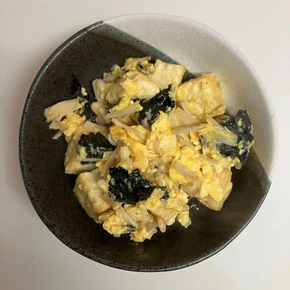 JAグループ公式の「エノキと豆腐と海苔の炒り卵」のレシピ