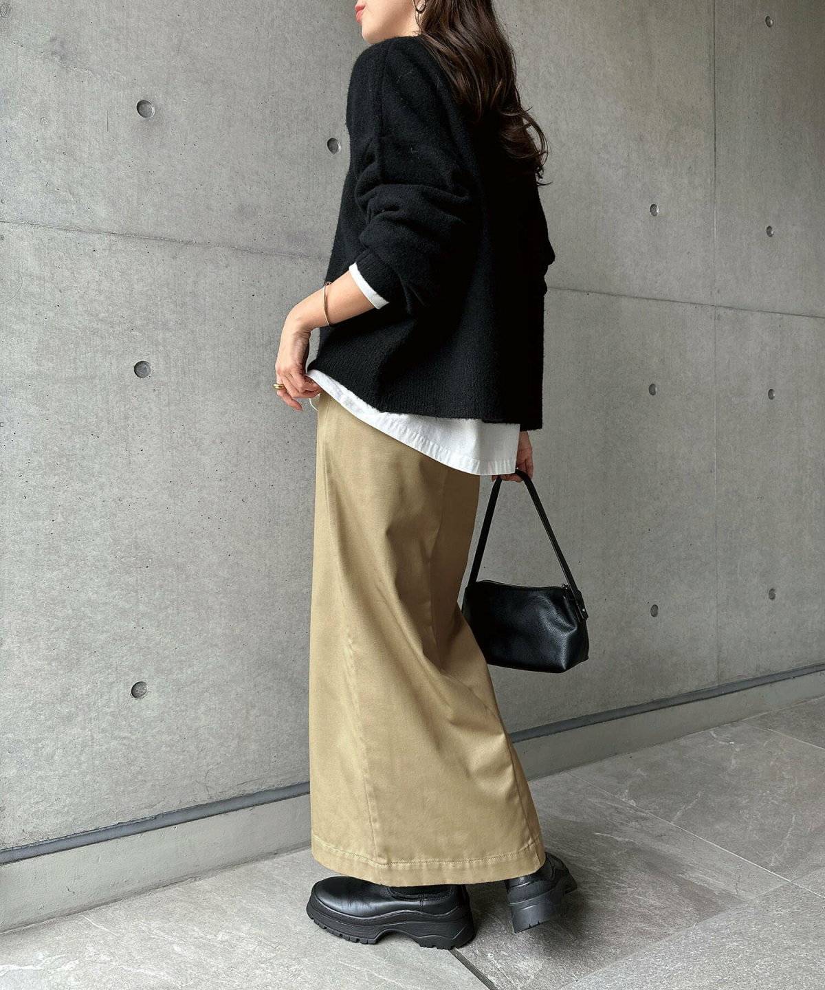 スカートコーデの女性