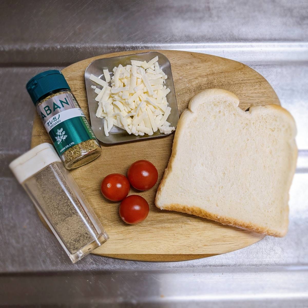 ヤマザキ公式の「トマトチーズトースト」のレシピ