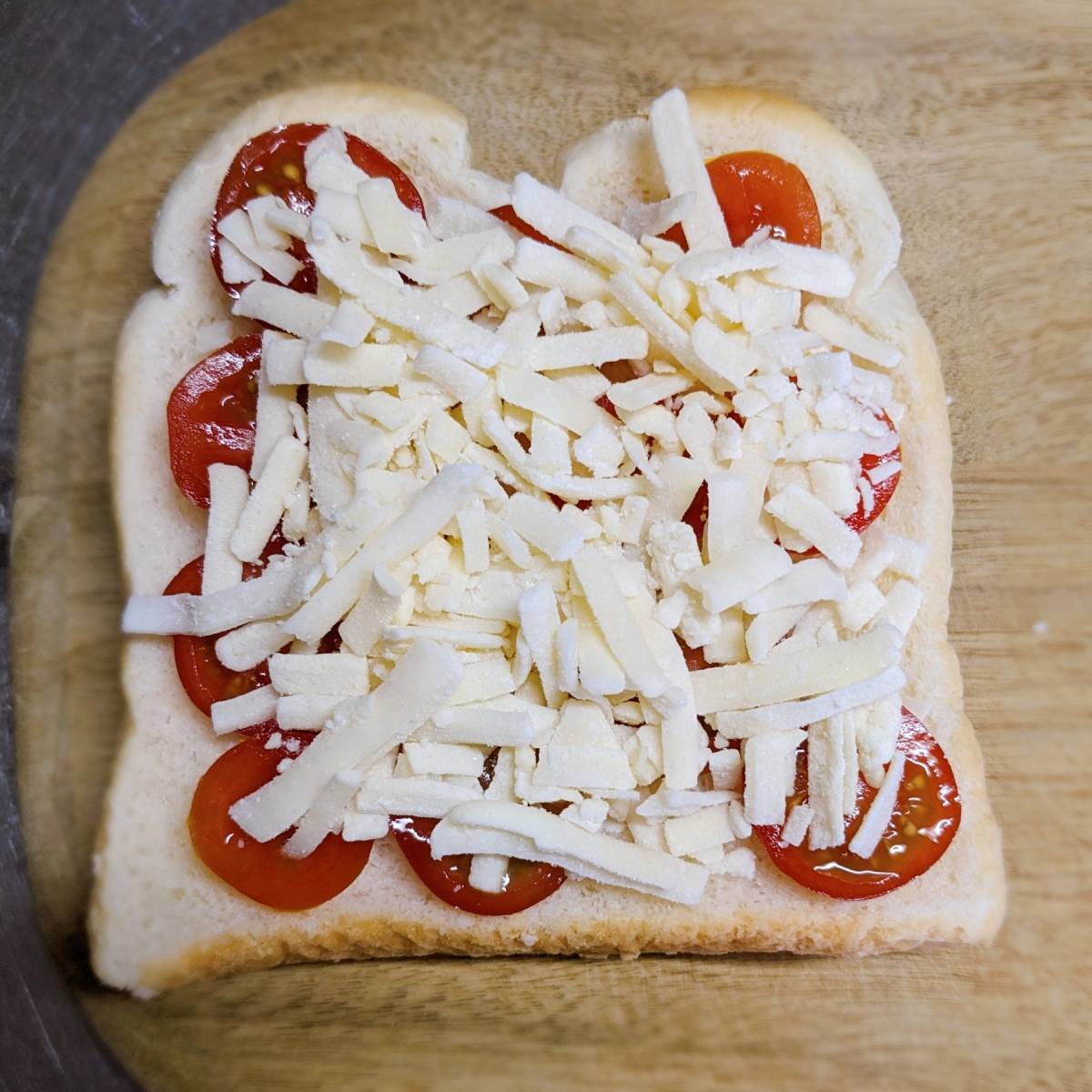 ヤマザキ公式の「トマトチーズトースト」のレシピ