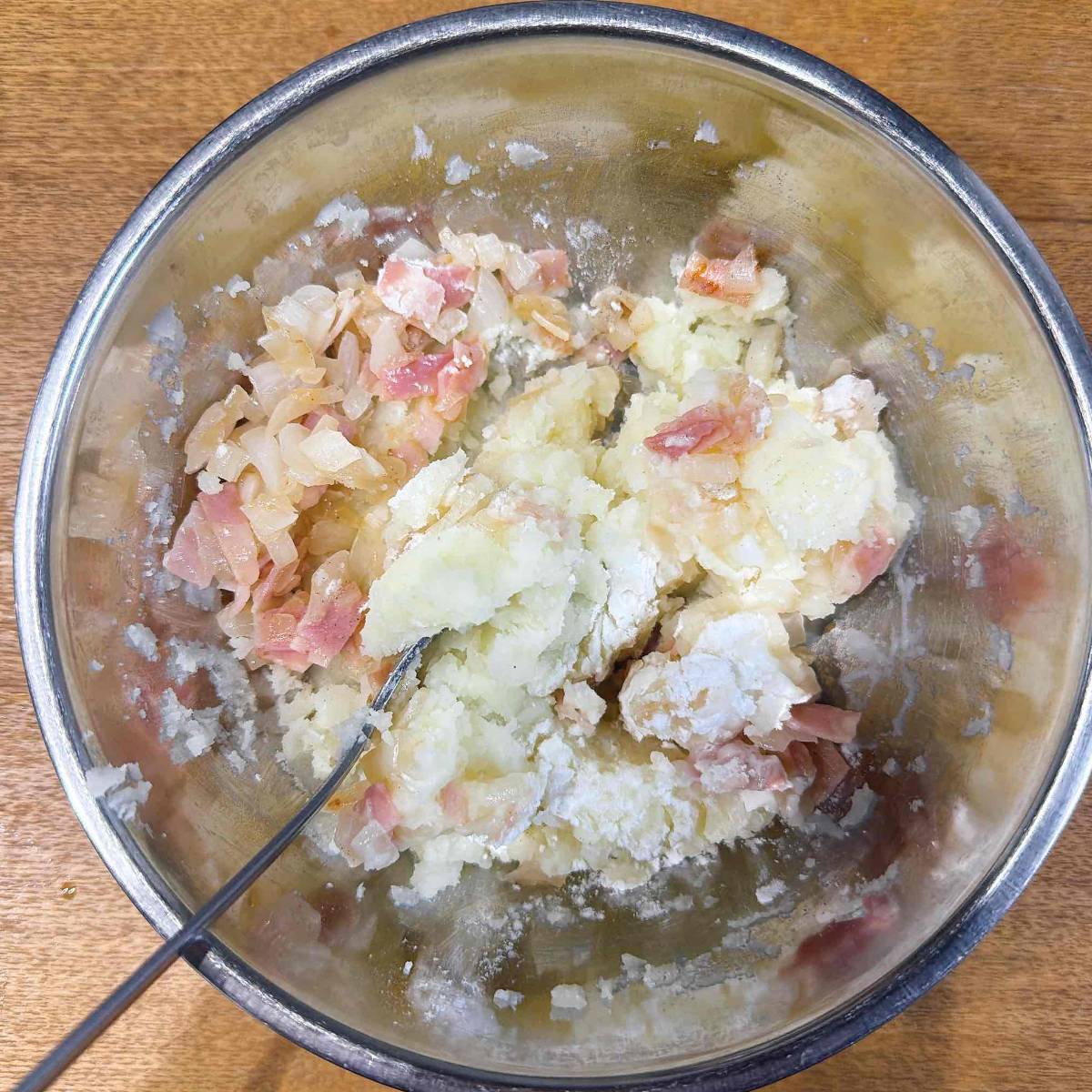 JAグループ公式の「ジャガイモのとろ〜りチーズもち」のレシピ