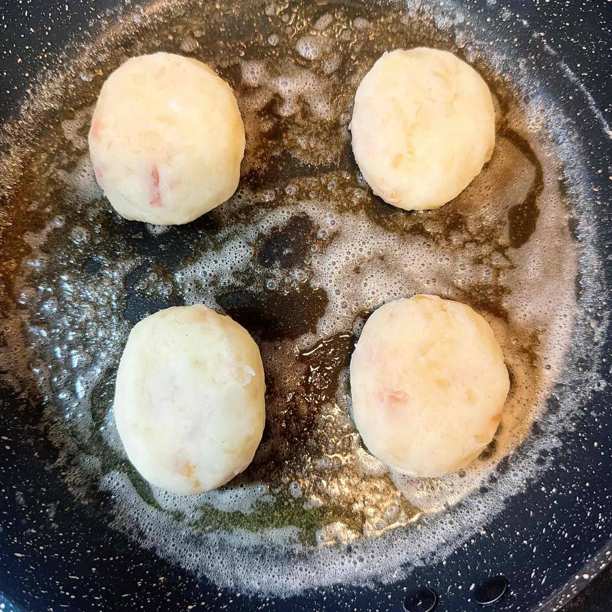 JAグループ公式の「ジャガイモのとろ〜りチーズもち」のレシピ