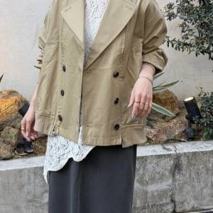 春の正解はショート丈。羽織るだけでこなれる「トレンチコート」コーデ