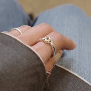 シルバー×天然石の共演。手元にさりげなく個性を宿す「GARNI」ストーンリング