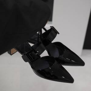 足元から洗練を。美しく疲れにくい「CHARLES & KEITH」の万能パンプス