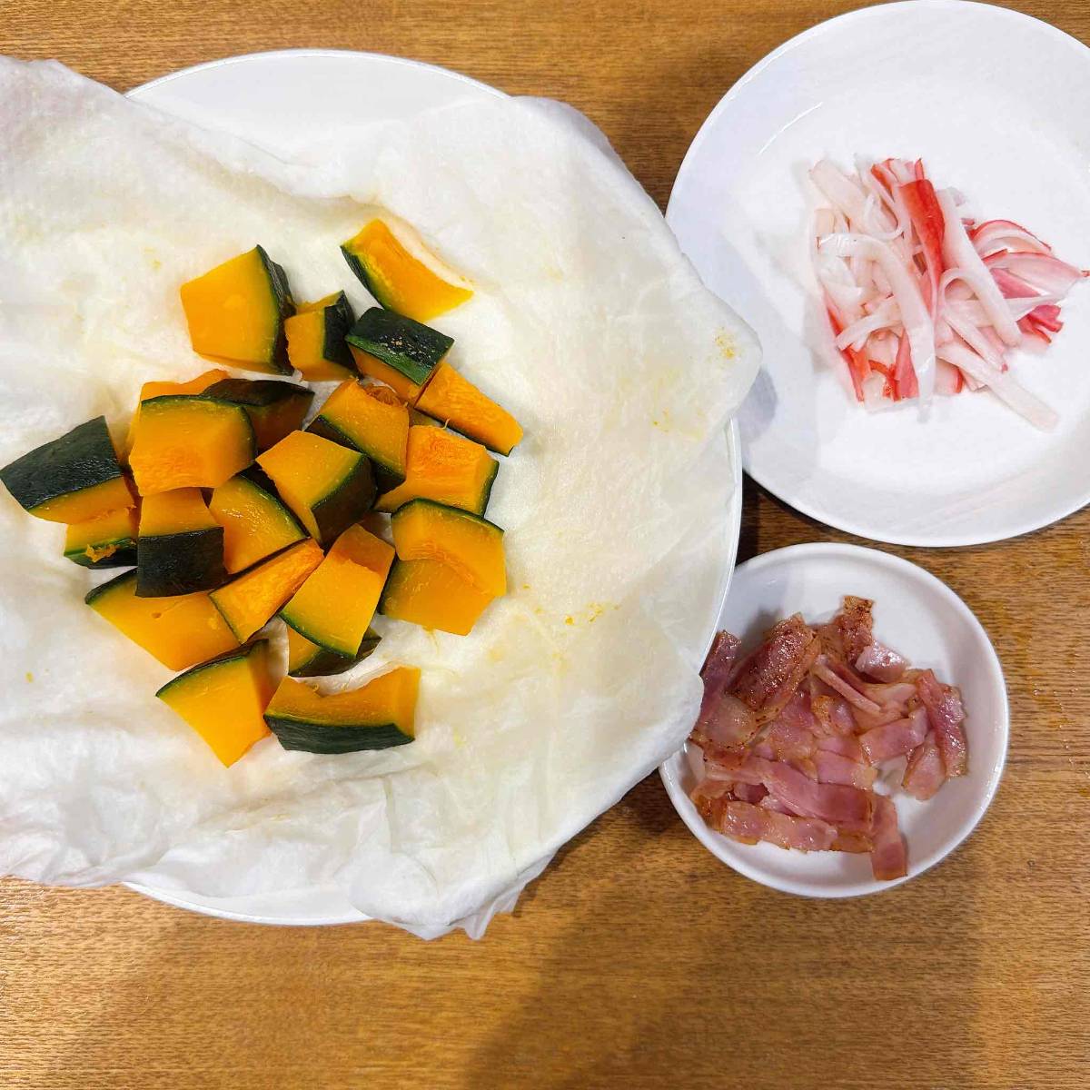 JAグループ公式の「カニかまとショルダーベーコンの南瓜サラダ」のレシピ