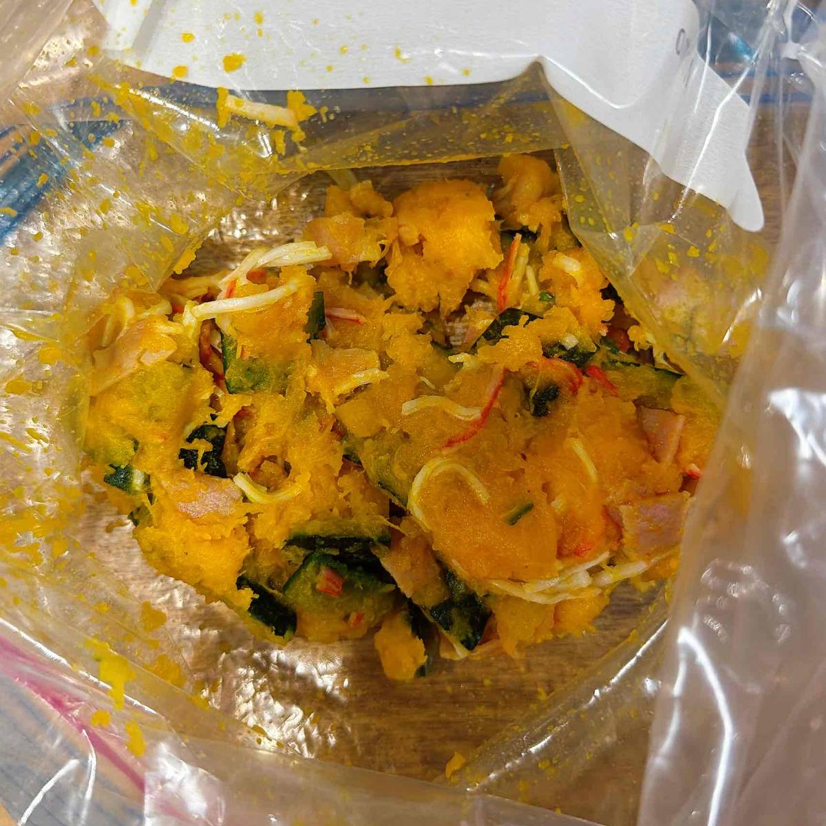 JAグループ公式の「カニかまとショルダーベーコンの南瓜サラダ」のレシピ