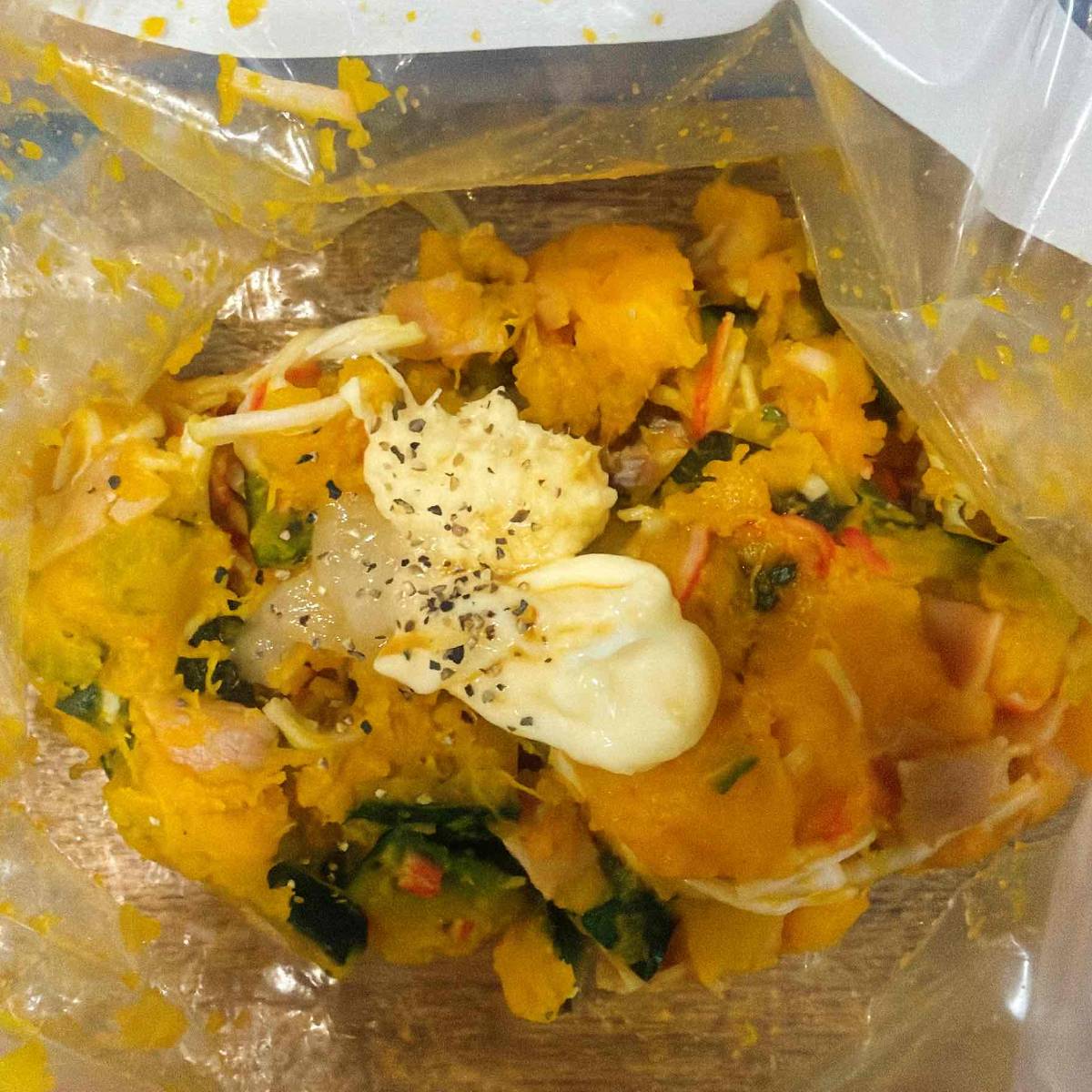 JAグループ公式の「カニかまとショルダーベーコンの南瓜サラダ」のレシピ