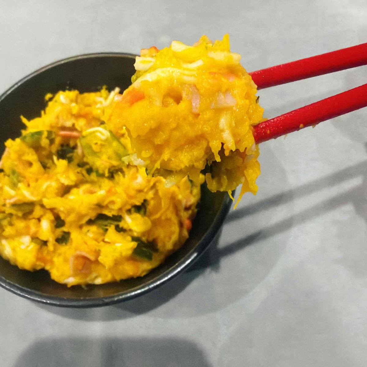 JAグループ公式の「カニかまとショルダーベーコンの南瓜サラダ」のレシピ