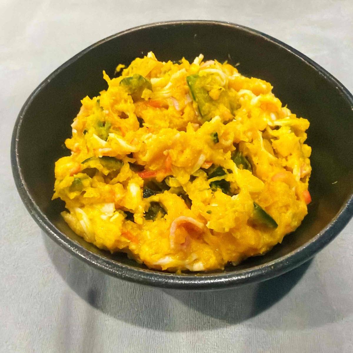 JAグループ公式の「カニかまとショルダーベーコンの南瓜サラダ」のレシピ