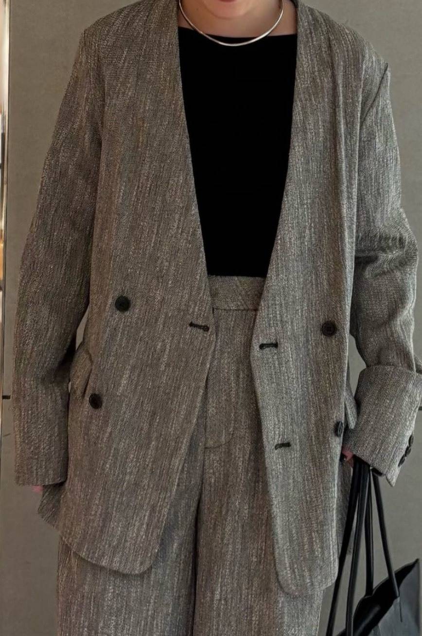 ツイードジャケットとパンツのセットアップ