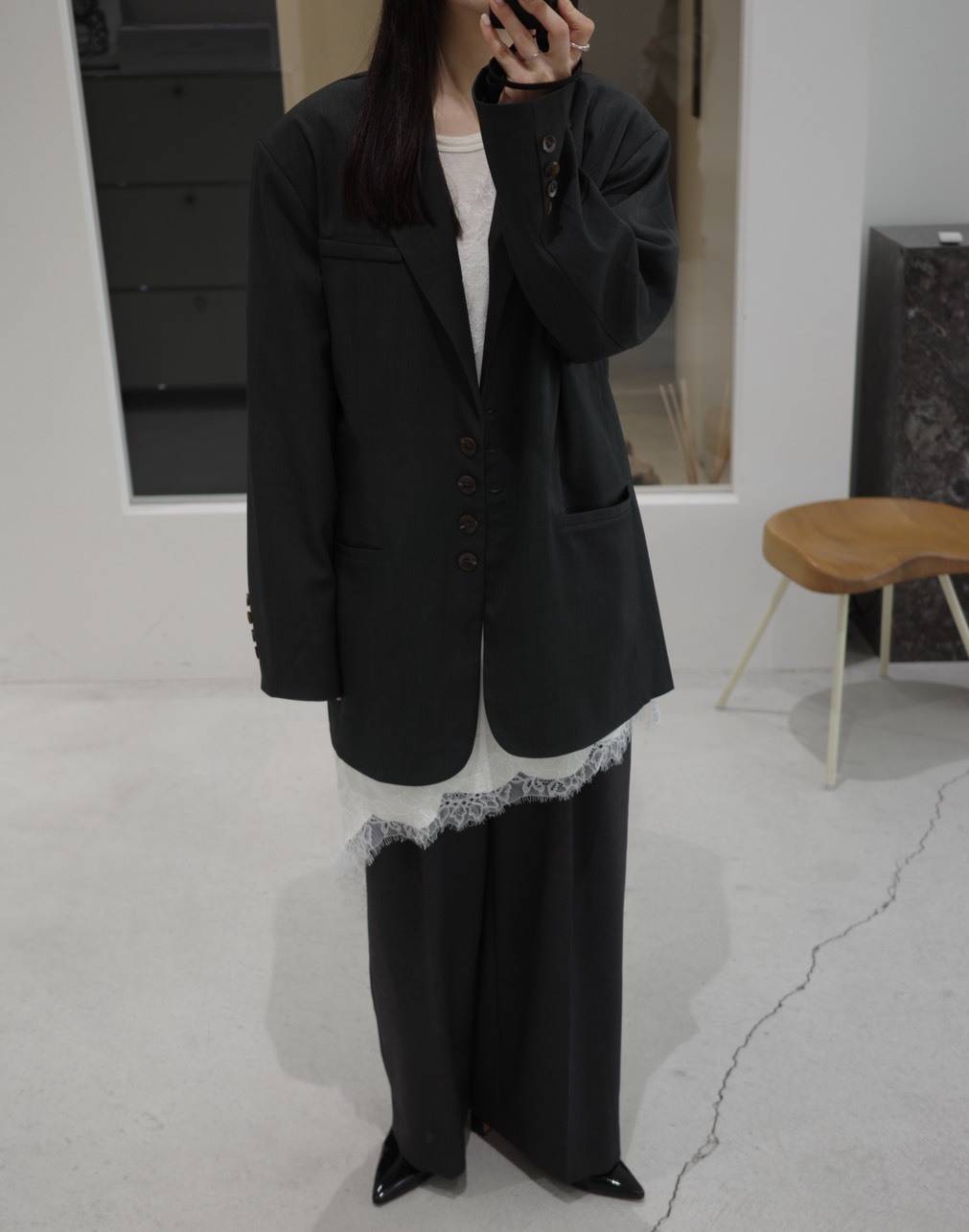 セットアップ×レースキャミレイヤードコーデ