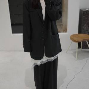 即、最旬バランスコーデに！「セットアップ×レースキャミ」の重ね着テクニック